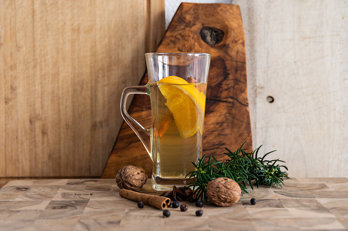Glühwein kochen mit Weißwein