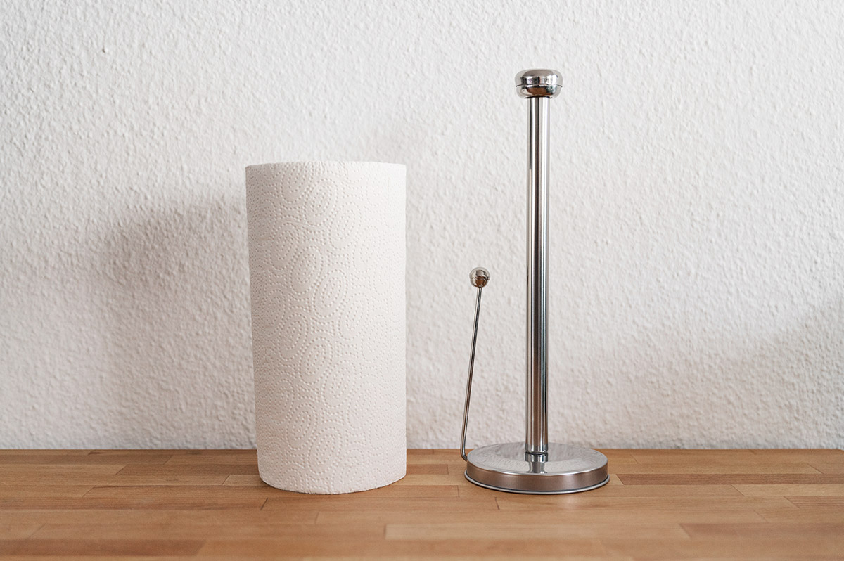 Kerzenwachs lösen mit Küchenrolle