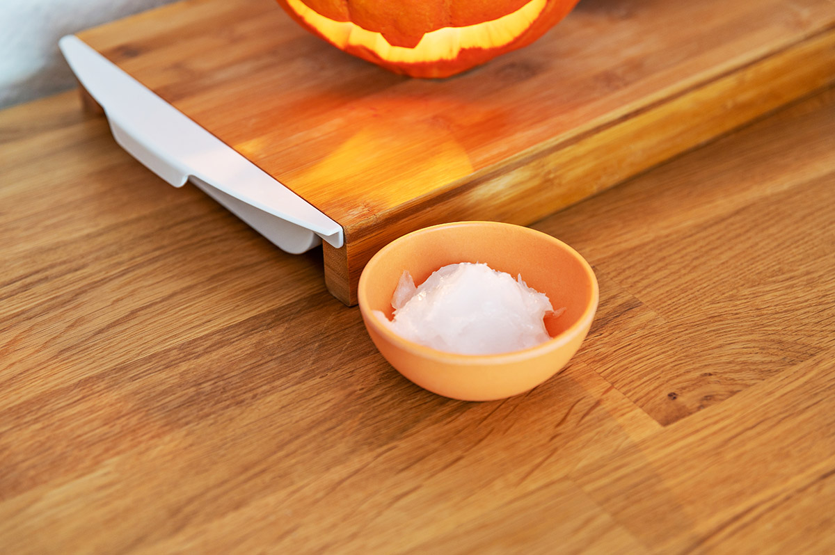 Halloween Kuerbis haltbar machen mit Vaseline